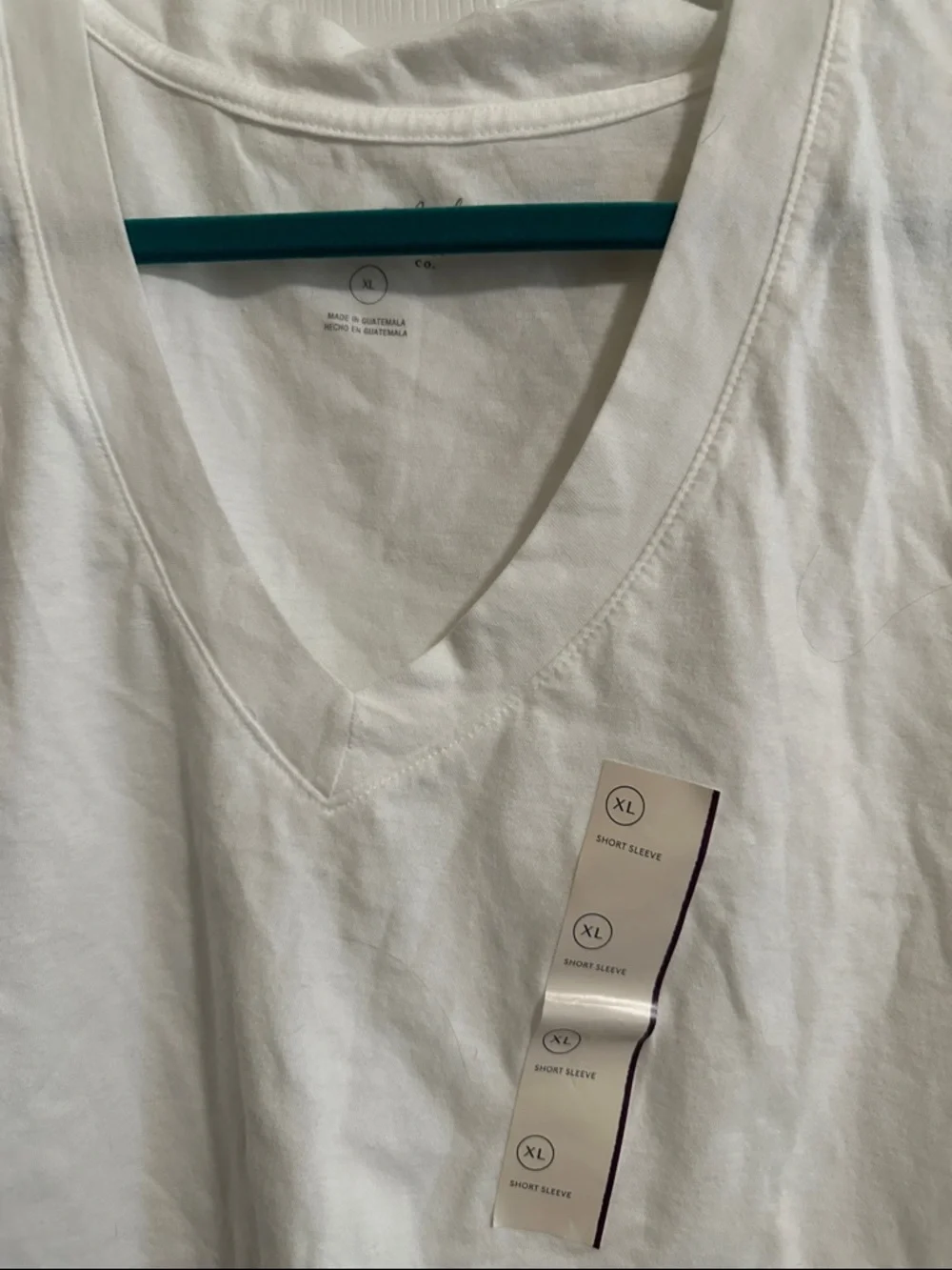 Universal Thread Women’s V-Neck Short Sleeve Tee - White NWT XL - Picture 2 of 2